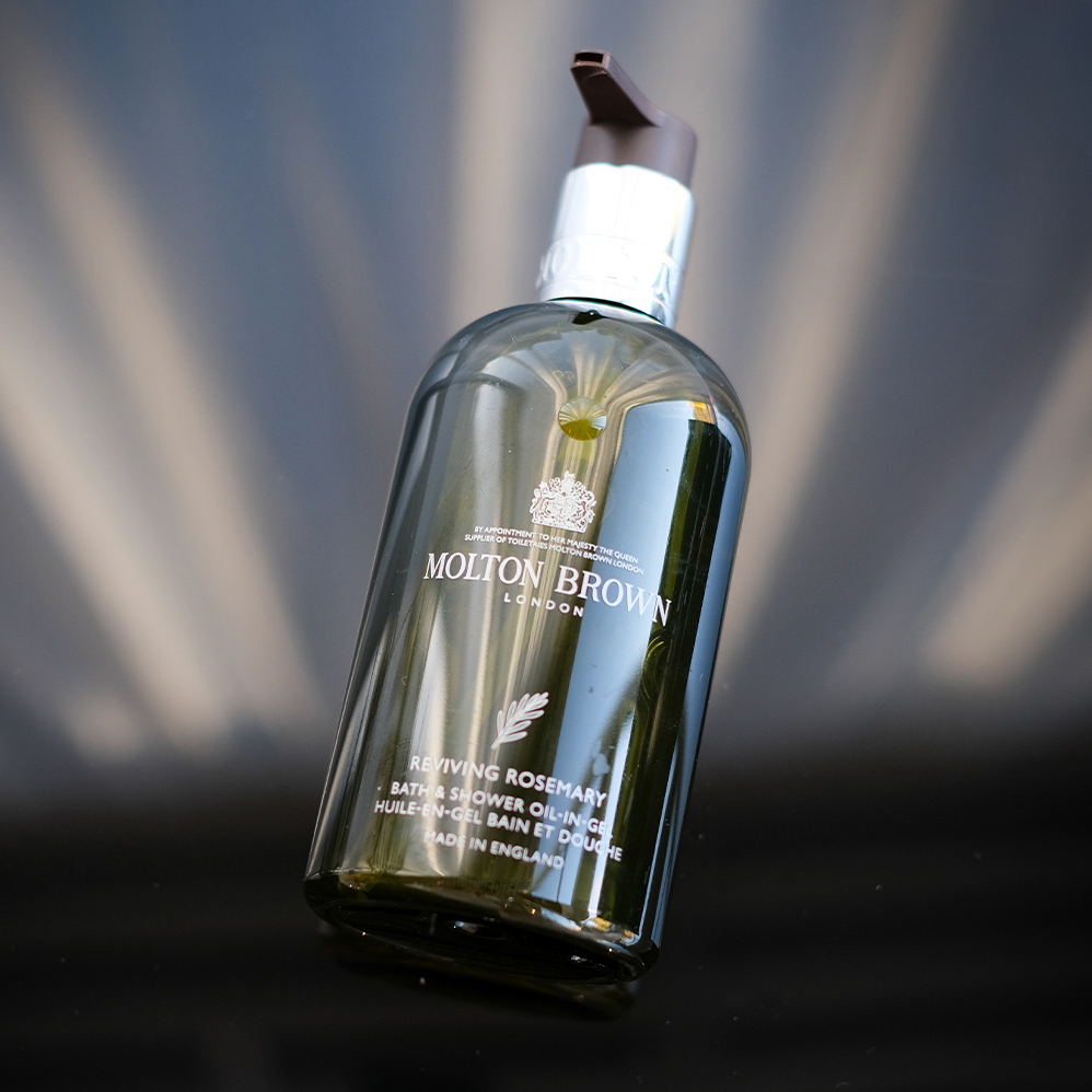 crea_black-friday-2024-molton-brown-reviving-rosemary-bath-shower-oil-in-gel