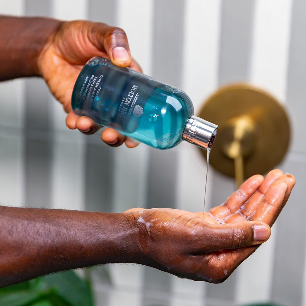 crea_molton-brown-coastal-cypress-sea-fennel-bad-douchegel-300ml